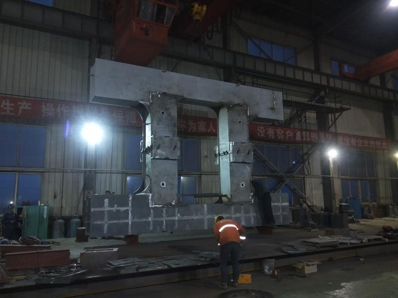 鉚焊鋼結(jié)構(gòu)制作行走車架鋼梁制作